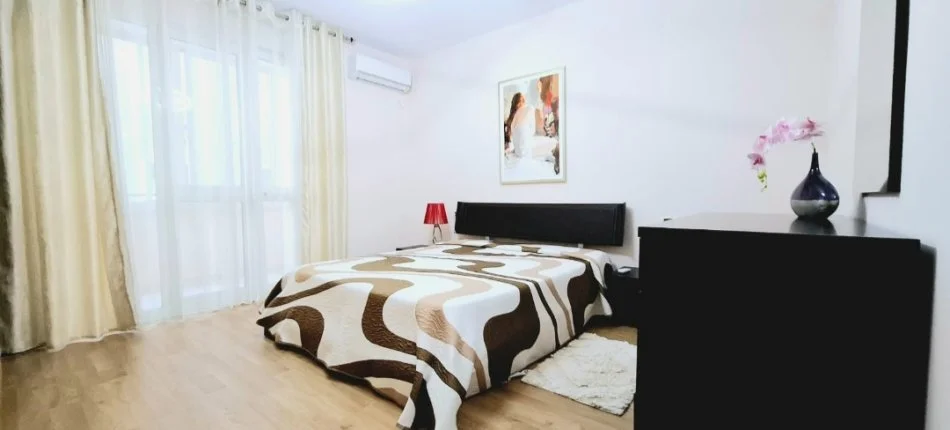 Tirane, jepet me qera 1+1+Ballkon Kati 3, 60 m² 60 € (Kopshti botanik)