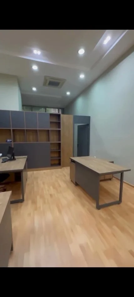 Tirane, jepet me qera zyre Kati 2, 50 m² 700 € (Rruga e barrikadave)