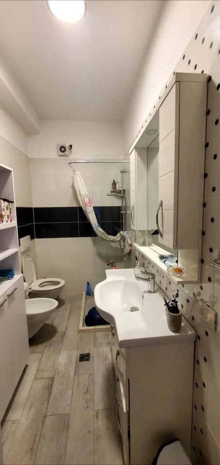 Tirane, jepet me qera apartament 1+1 Kati 4, 62 m² 450 € (Siri kodra)