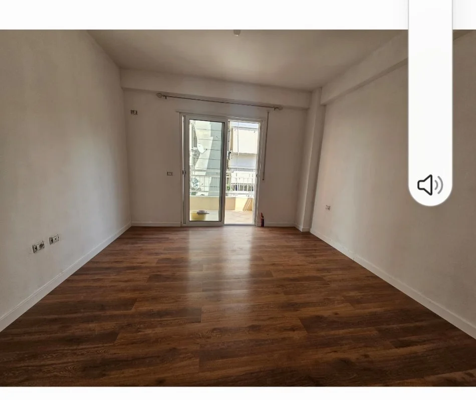 Tirane, jepet me qera apartament 2+1+Ballkon Kati 2, 105 m² 350 € (Rruga e teleferikut)
