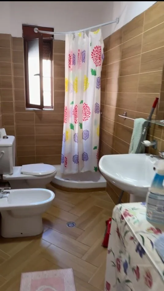 Tirane, jepet me qera apartament 1+1 Kati 2, 60 m² 500 € (Sheshi Willson)