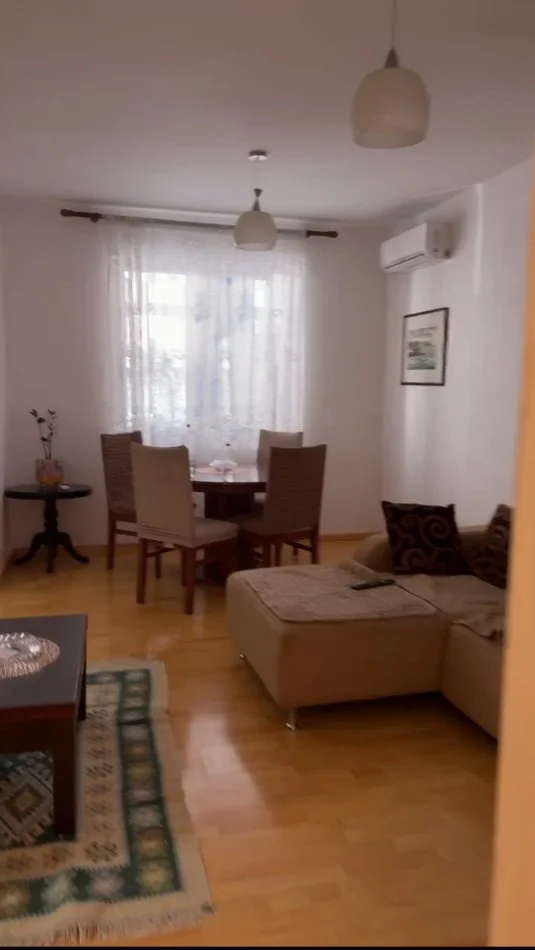 Tirane, jepet me qera apartament 1+1 Kati 2, 60 m² 500 € (Sheshi Willson)