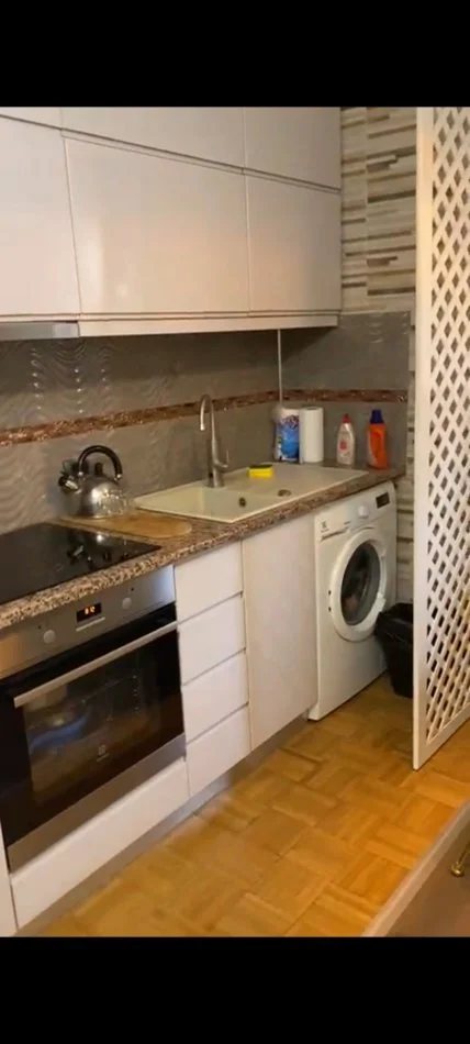 Tirane, jepet me qera apartament 1+1 Kati 5, 60 m² 620 € (Komuna parisit)