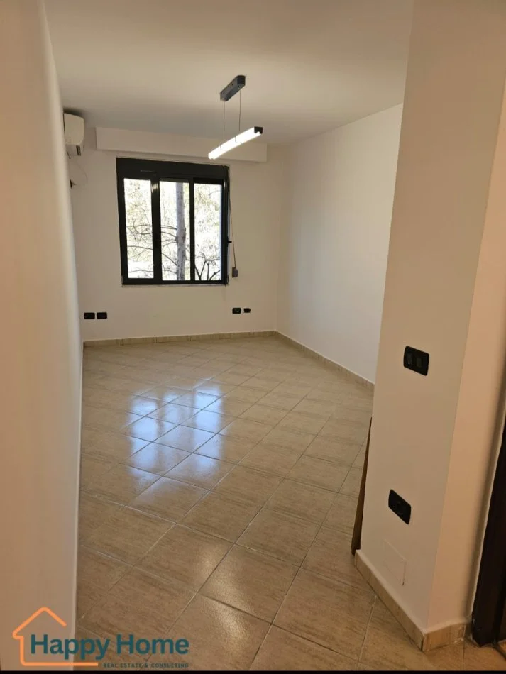 Tirane, jepet me qera zyre Kati 2, 50 m² 500 € (URA E TABAKEVE)