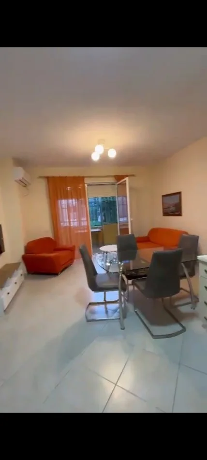 Tirane, jepet me qera apartament 2+1 Kati 2, 100 m² 500 € (Kodra e diellit)