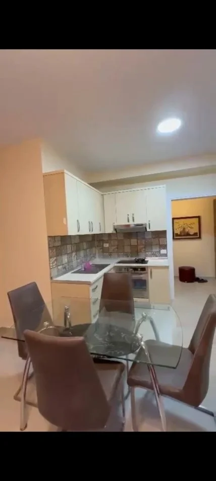 Tirane, jepet me qera apartament 2+1 Kati 2, 100 m² 500 € (Kodra e diellit)