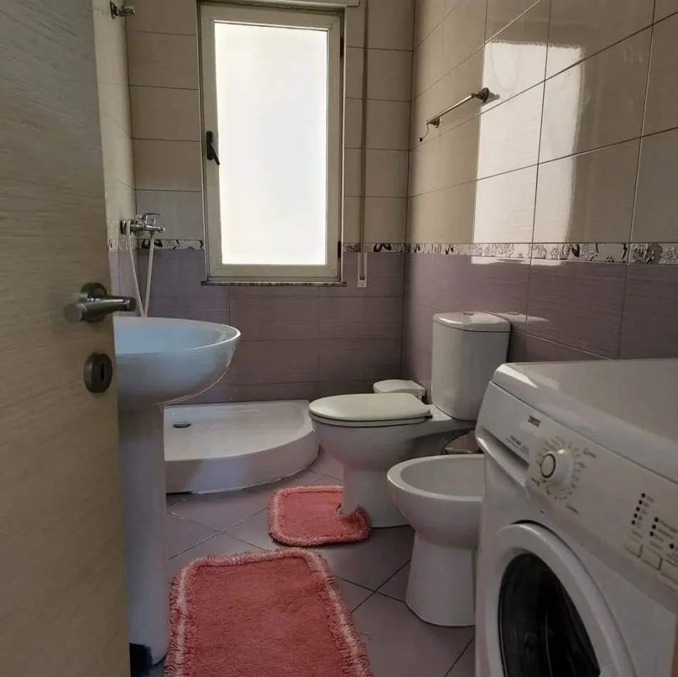 Tirane, jepet me qera apartament 2+1+Ballkon Kati 5, 75 m² 470 € (DON BOSKO)
