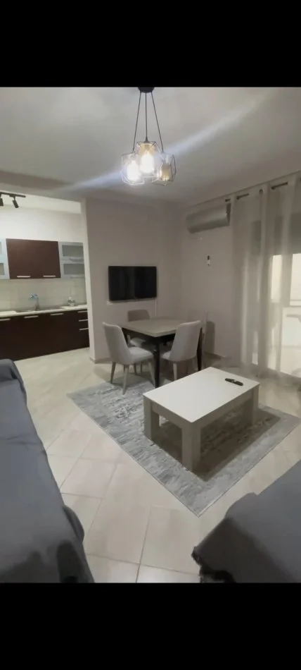 Tirane, jepet me qera apartament 1+1+Ballkon Kati 3, 70 m² 550 € (Selite)
