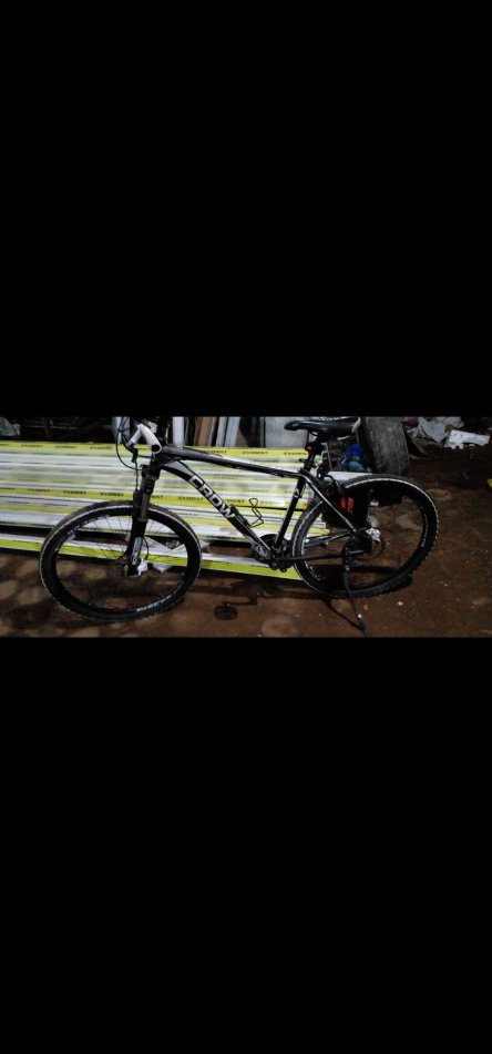 Tirane, shes biciklete Crow-Bianchi e bardhë 260 €