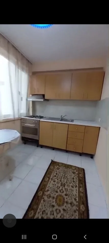 Tirane, jepet me qera shtepi 1+1+Ballkon Kati 1, 70 m² 400 € (Posta Selite)