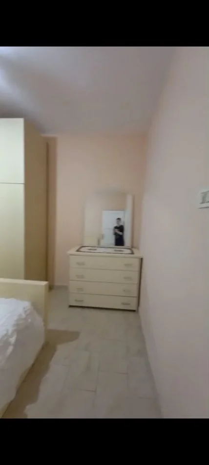 Tirane, jepet me qera shtepi 1+1+Ballkon Kati 1, 70 m² 400 € (Posta Selite)