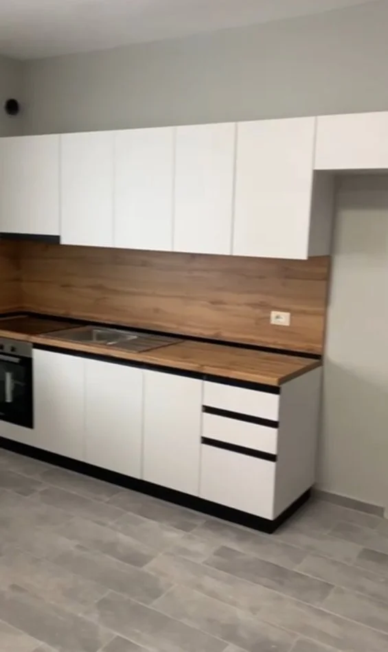 jepet me qera apartament 1+1+Ballkon , 70 m² 300 € (Rruga kadri kullakshi)