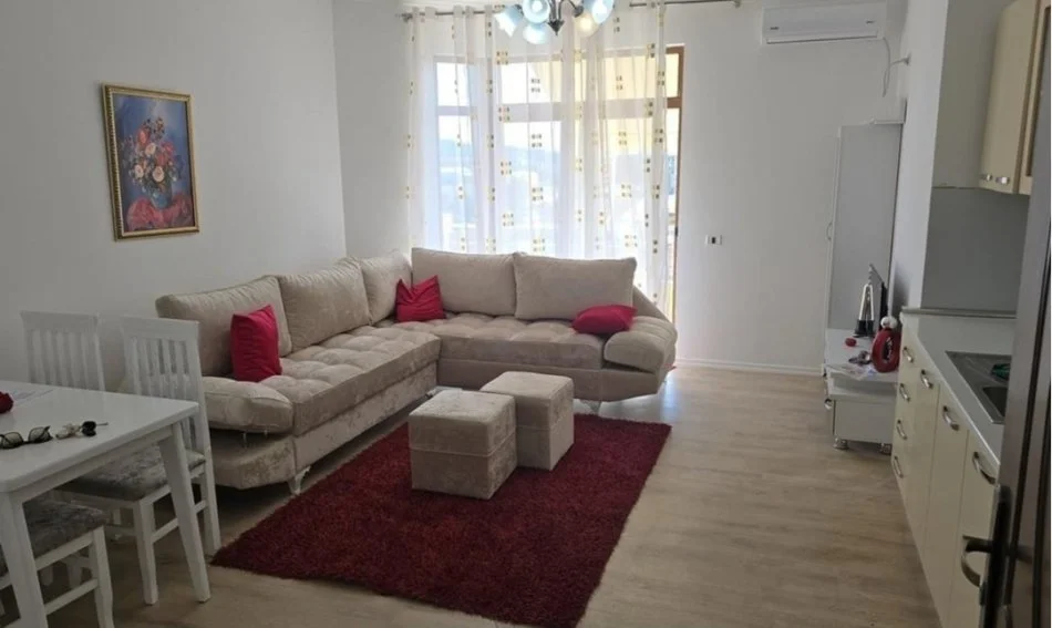 Tirane, jepet me qera apartament 2+1+Ballkon Kati 4, 120 m² 420 € (Yzberisht)