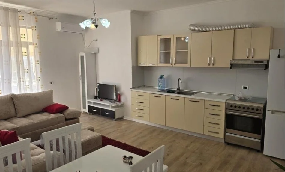 Tirane, jepet me qera apartament 2+1+Ballkon Kati 4, 120 m² 420 € (Yzberisht)