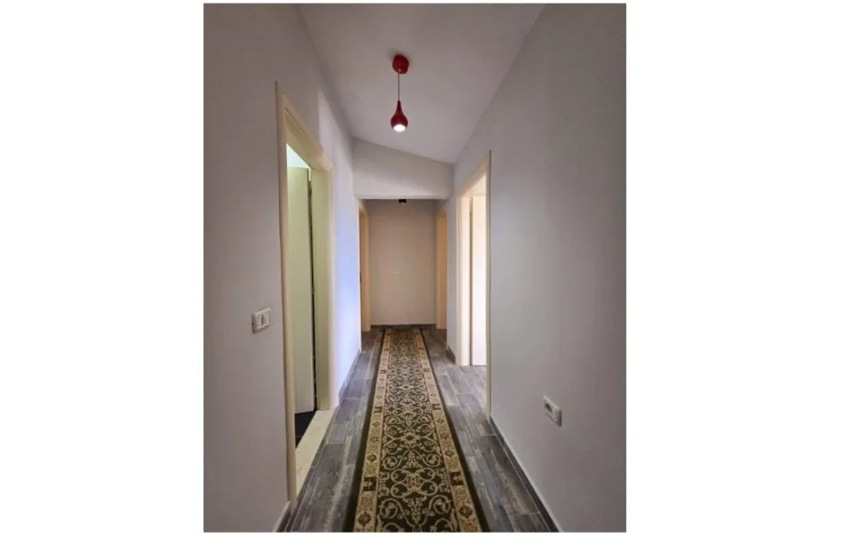Tirane, jepet me qera apartament 2+1+Ballkon Kati 4, 120 m² 420 € (Yzberisht)