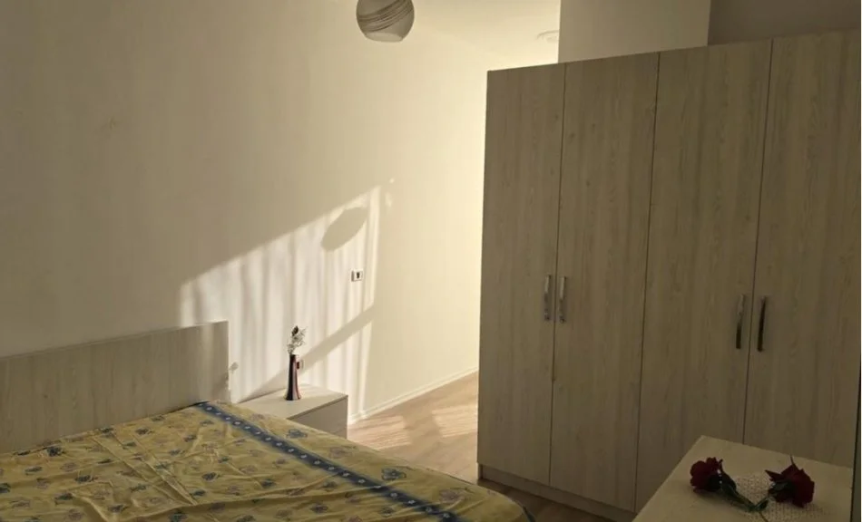 Tirane, jepet me qera apartament 2+1+Ballkon Kati 4, 120 m² 420 € (Yzberisht)