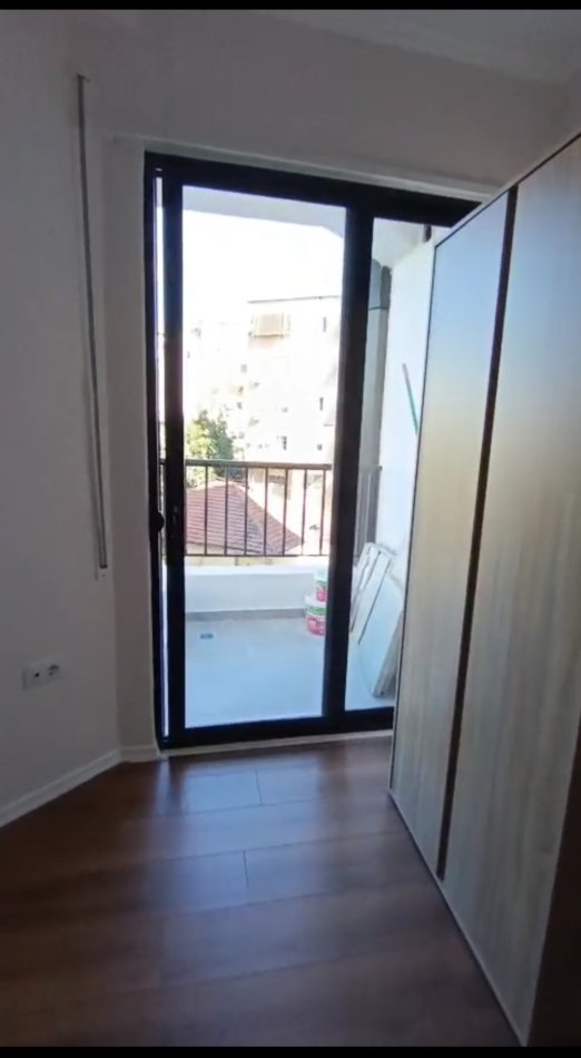 Tirane, garsonier Rruga e Durrësit