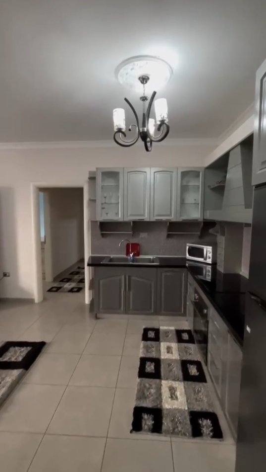 Tirane, jepet me qera apartament 2+1+Ballkon Kati 3, 450 € (Yzberisht)