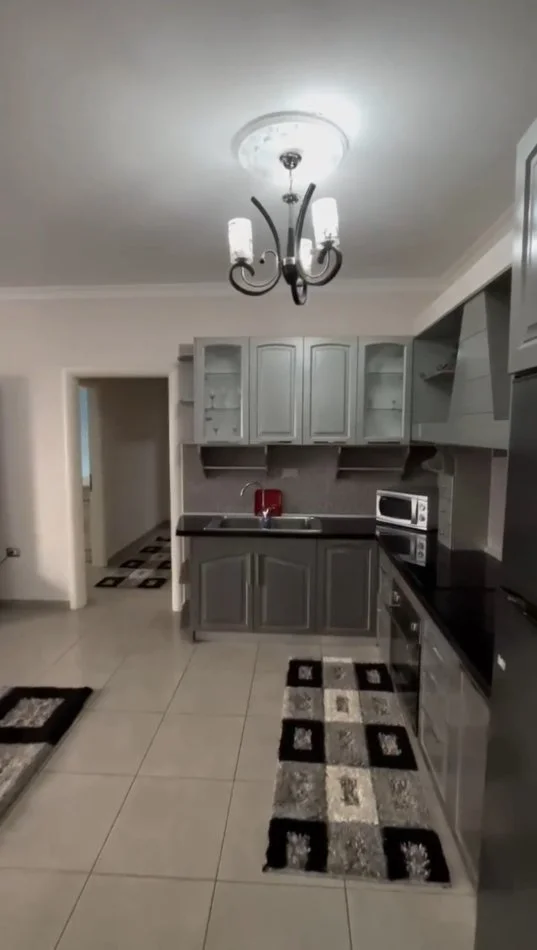 Tirane, jepet me qera apartament 2+1+Ballkon Kati 3, 450 € (Yzberisht)