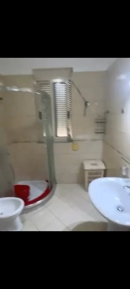 Tirane, shitet apartament 2+1 Kati 4, 90 m² 175.000 € (Liqeni i thate)