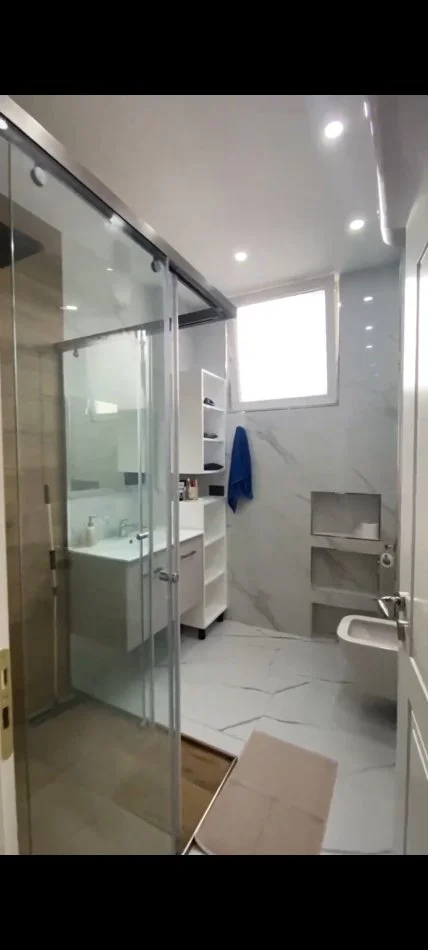 Tirane, jepet me qera apartament 1+1 Kati 0, 750 € (Rruga e durresit)