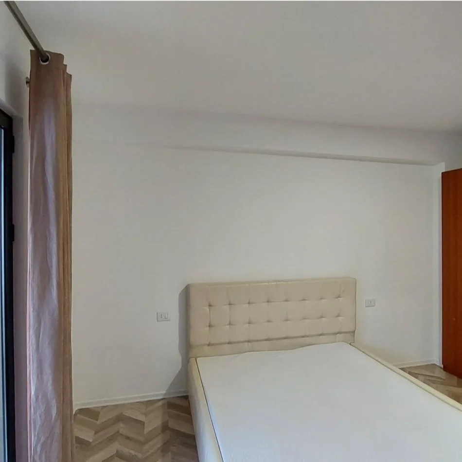 Tirane, jepet me qera apartament 2+1+Ballkon Kati 4, 115 m² 500 € 