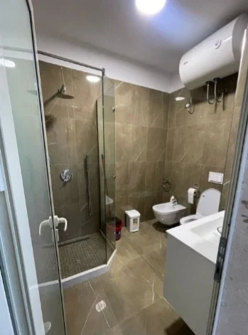 Tirane, shitet garsonier 1+1 Kati 2,  114.000 euro (ne qender te Tiranes ,rruga Luigj Gurakuqi)