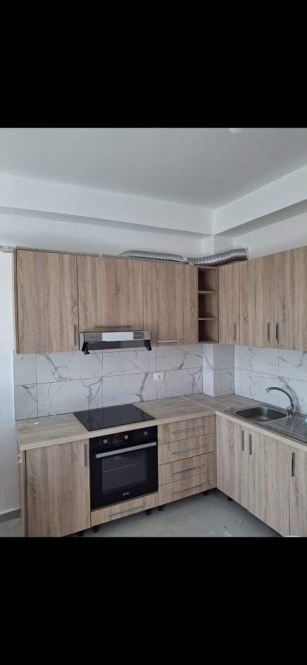 Shqiperi, jepet me qera apartament 1+1 Kati 3, 250 € (AFER UNAZES SE MADHE TUFIN)
