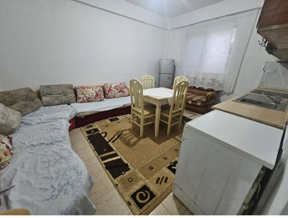 Tirane, jepet me qera 1+1 Kati 1, 60 m² 320 € 