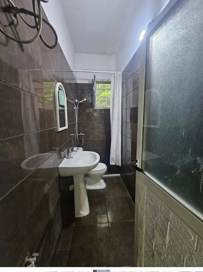 Tirane, jepet me qera 1+1 Kati 1, 60 m² 320 € 