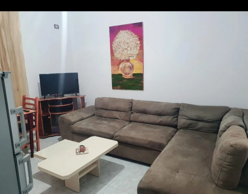 Tirane, jepet me qera shtepi 1+1 Kati 1, 70 m² 300 € 