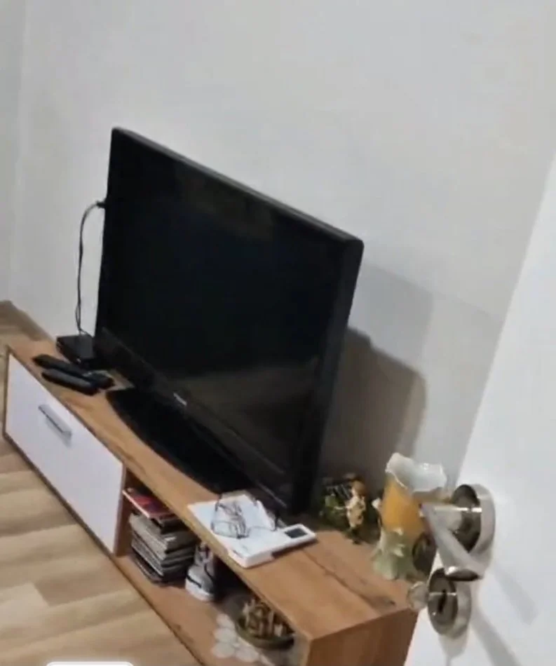 Tirane, jepet me qera apartament 2+1+Ballkon Kati 2, 100 m² 400 € 