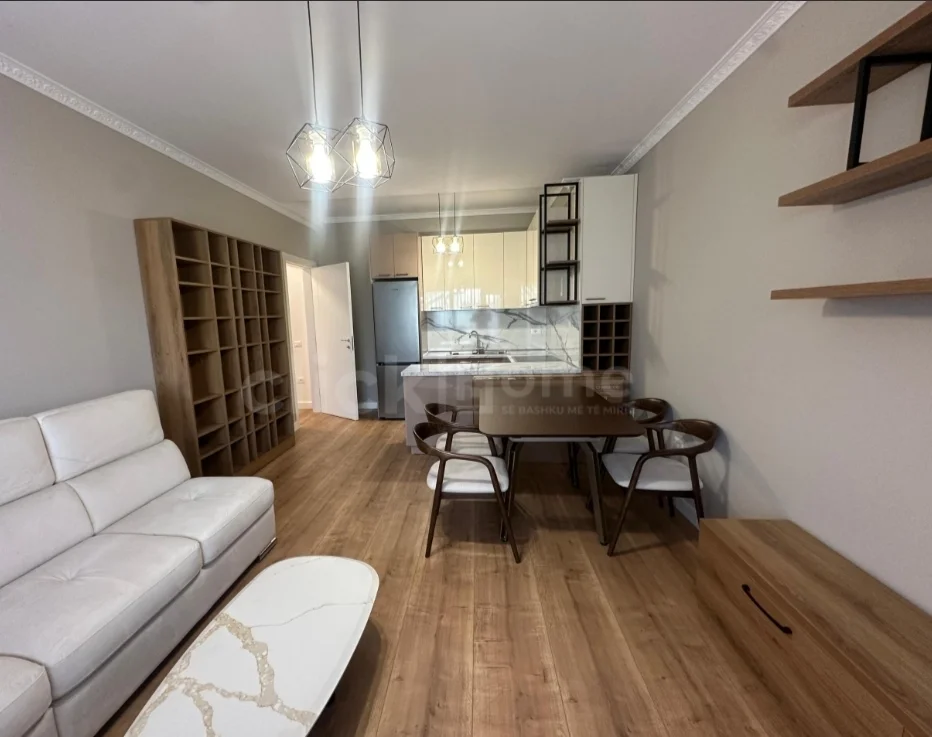 Tirane, jepet me qera apartament 2+1+Ballkon Kati 4, 1.000 € 