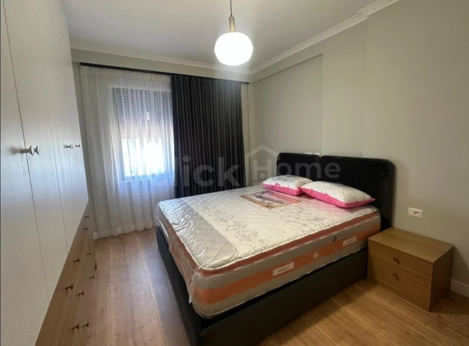 Tirane, jepet me qera apartament 2+1+Ballkon Kati 4, 1.000 € 