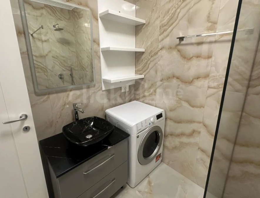 Tirane, jepet me qera apartament 2+1+Ballkon Kati 4, 1.000 € 