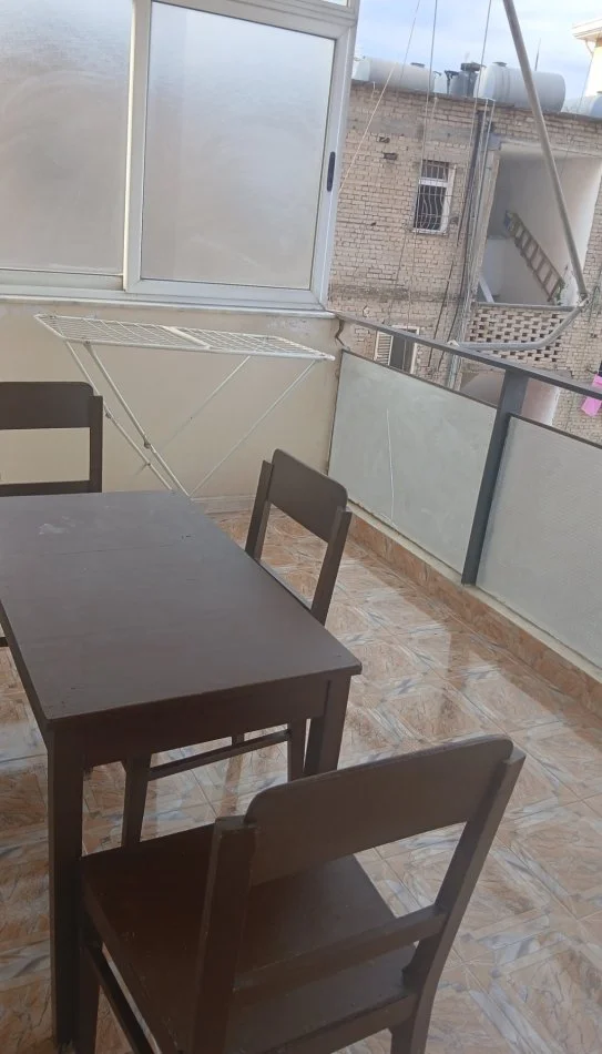 Tirane, jepet me qera apartament 1+1+Ballkon Kati 3, 85 m² 61 € (Besim Imami)