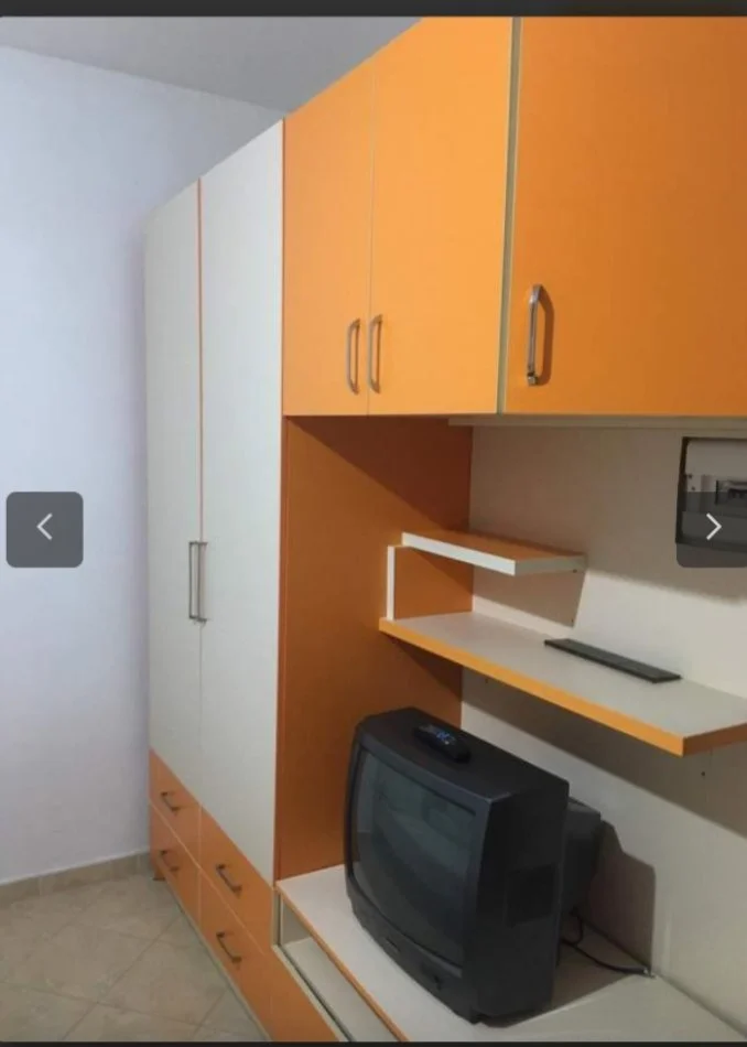 Vlore, jepet me qera garsonier 1+1 Kati 3, 27 m² 30 € (30 euro/ euro nata ,100 m nga fillimi I Lungomares)