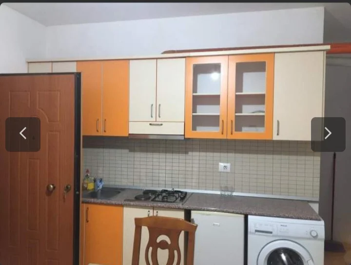 Vlore, jepet me qera garsonier 1+1 Kati 3, 27 m² 30 € (30 euro/ euro nata ,100 m nga fillimi I Lungomares)