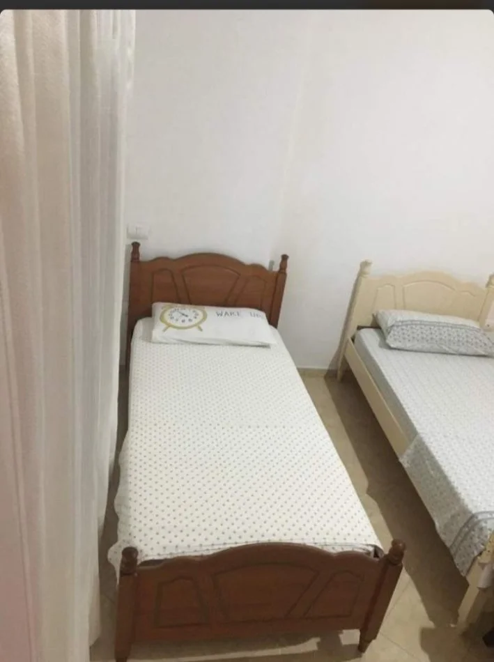Vlore, jepet me qera garsonier 1+1 Kati 3, 27 m² 30 € (30 euro/ euro nata ,100 m nga fillimi I Lungomares)