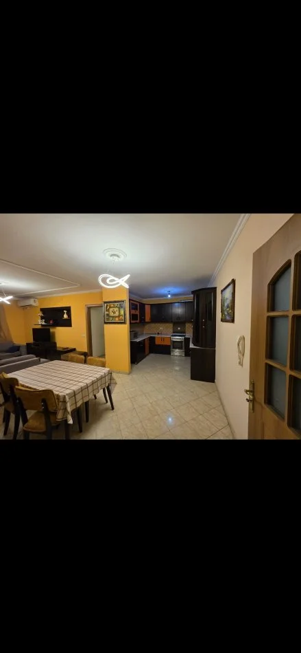 Tirane, jepet me qera apartament 2+1+Ballkon Kati 3, 120 m² 500 € (Rruga 5 Maji)