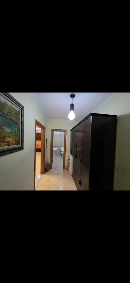 Tirane, jepet me qera apartament 2+1+Ballkon Kati 3, 120 m² 500 € (Rruga 5 Maji)