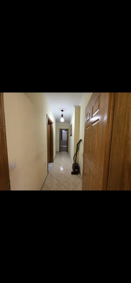 Tirane, jepet me qera apartament 2+1+Ballkon Kati 3, 120 m² 500 € (Rruga 5 Maji)