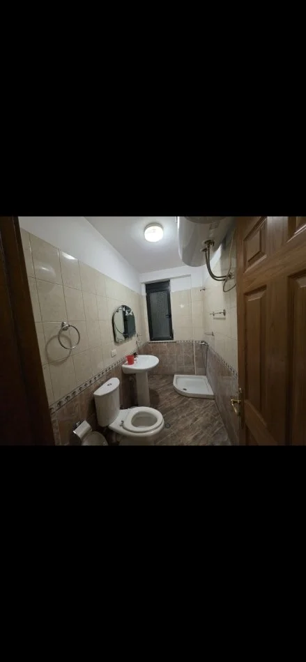 Tirane, jepet me qera apartament 2+1+Ballkon Kati 3, 120 m² 500 € (Rruga 5 Maji)