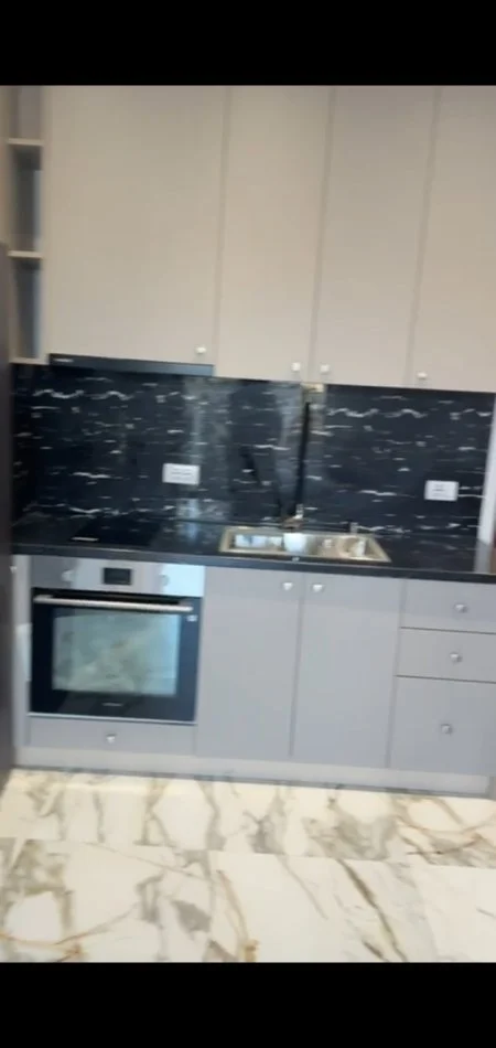 Tirane, jepet me qera apartament 1+1 Kati 6, 65 m² 800 € (1+1+Parkim, Rruga e Kavajes, prane bllokut te ambasadave,)