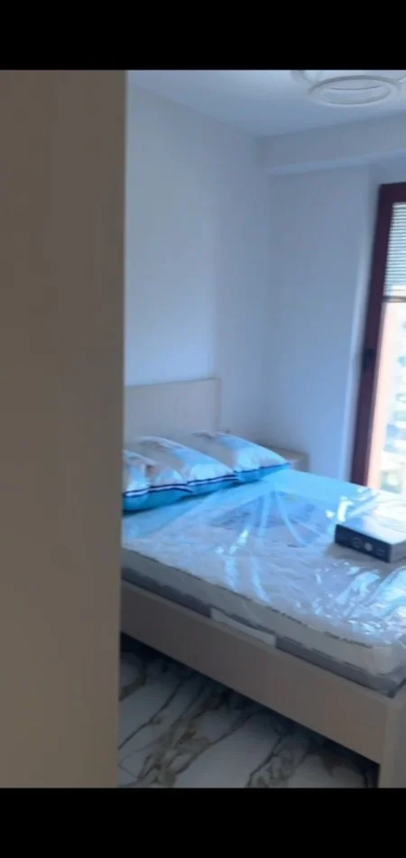 Tirane, jepet me qera apartament 1+1 Kati 6, 65 m² 800 € (1+1+Parkim, Rruga e Kavajes, prane bllokut te ambasadave,)