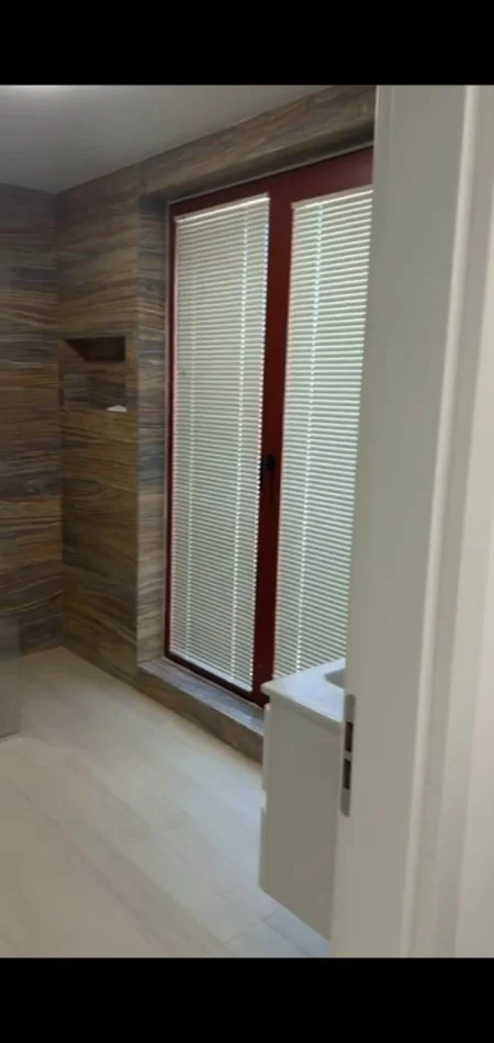 Tirane, jepet me qera apartament 1+1 Kati 6, 65 m² 800 € (1+1+Parkim, Rruga e Kavajes, prane bllokut te ambasadave,)