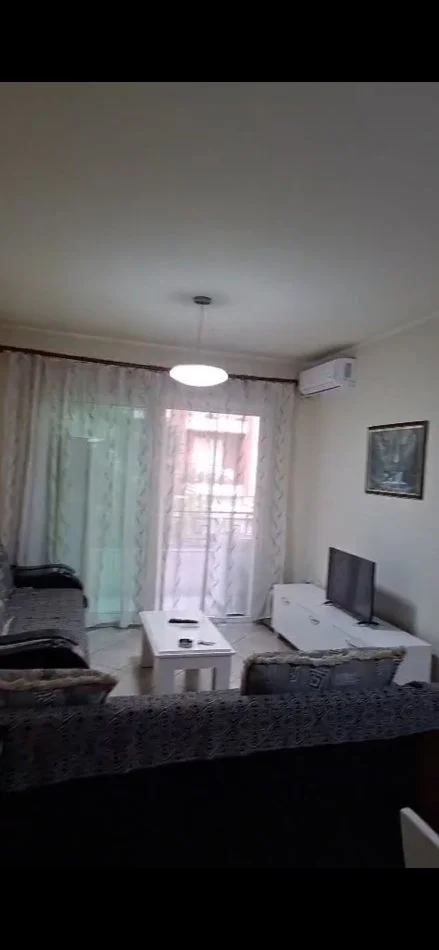 Tirane, jepet me qera apartament 2+1+Ballkon Kati 2, 95 m² 500 € (Rruga 5 Maji)