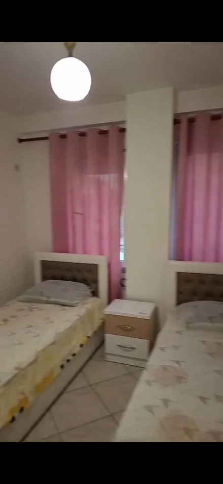 Tirane, jepet me qera apartament 2+1+Ballkon Kati 2, 95 m² 500 € (Rruga 5 Maji)