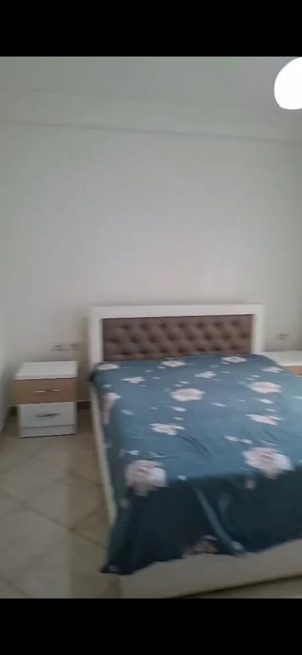 Tirane, jepet me qera apartament 2+1+Ballkon Kati 2, 95 m² 500 € (Rruga 5 Maji)