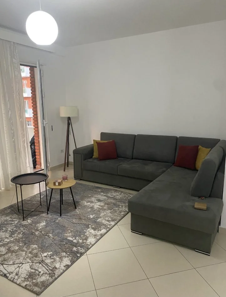Tirane, jepet me qera apartament 1+1+Ballkon , 450 € (Astir,Kompleksi Sima-Com)